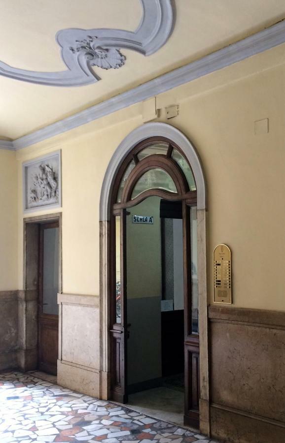 Monikapsa Lägenhet Turin Exteriör bild